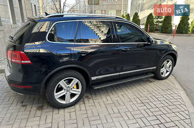 Позашляховик / Кросовер Volkswagen Touareg 2012 в 