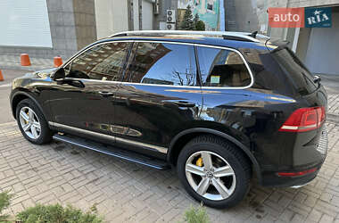 Позашляховик / Кросовер Volkswagen Touareg 2012 в 
