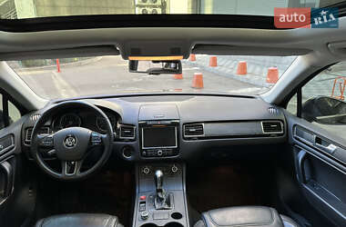 Позашляховик / Кросовер Volkswagen Touareg 2012 в 