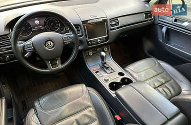 Позашляховик / Кросовер Volkswagen Touareg 2012 в 