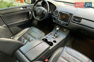Позашляховик / Кросовер Volkswagen Touareg 2012 в 