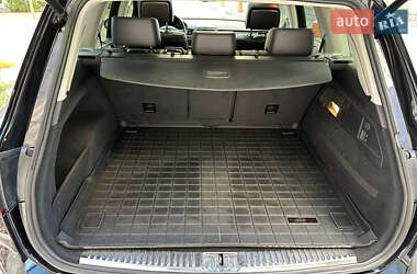 Позашляховик / Кросовер Volkswagen Touareg 2012 в 