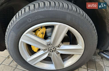 Позашляховик / Кросовер Volkswagen Touareg 2012 в 