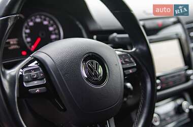 Внедорожник / Кроссовер Volkswagen Touareg 2013 в Киеве