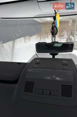 Внедорожник / Кроссовер Volkswagen Touareg 2012 в 