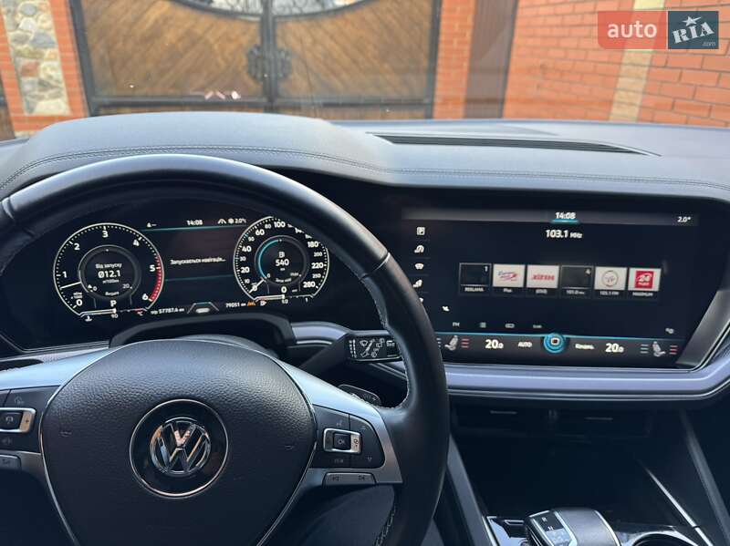 Внедорожник / Кроссовер Volkswagen Touareg 2019 в Александрие