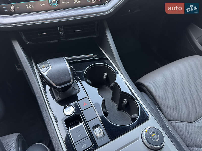 Внедорожник / Кроссовер Volkswagen Touareg 2019 в Александрие