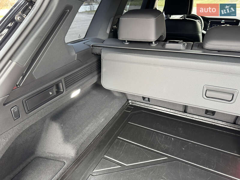 Внедорожник / Кроссовер Volkswagen Touareg 2019 в Александрие