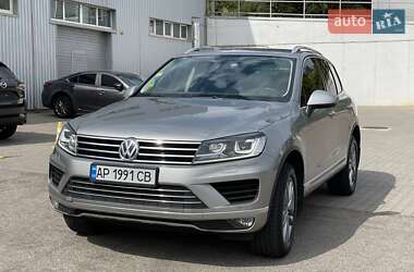 Позашляховик / Кросовер Volkswagen Touareg 2015 в Запоріжжі