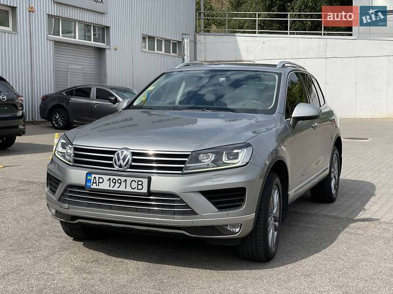 Позашляховик / Кросовер Volkswagen Touareg 2015 в Солоному