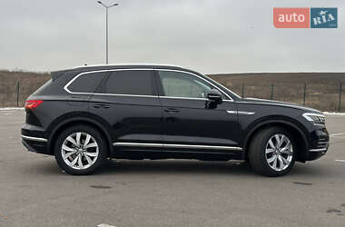 Позашляховик / Кросовер Volkswagen Touareg 2019 в Рівному