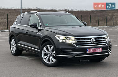 Позашляховик / Кросовер Volkswagen Touareg 2019 в Рівному