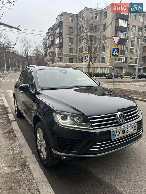 Внедорожник / Кроссовер Volkswagen Touareg 2015 в Харькове