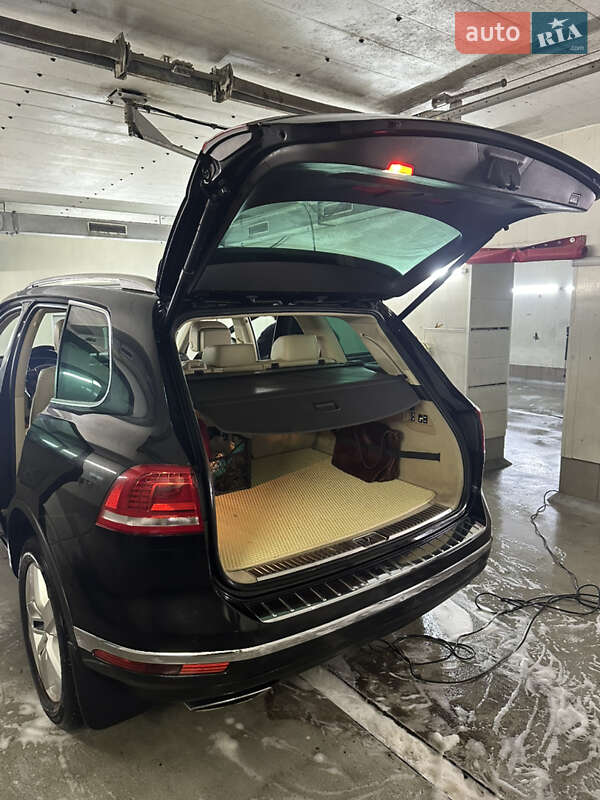 Внедорожник / Кроссовер Volkswagen Touareg 2015 в Харькове