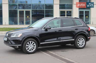 Внедорожник / Кроссовер Volkswagen Touareg 2015 в 