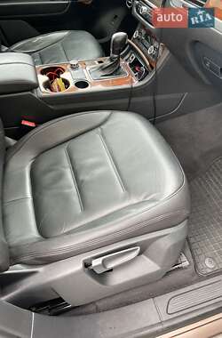 Внедорожник / Кроссовер Volkswagen Touareg 2013 в 