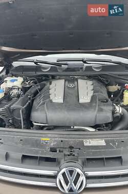 Внедорожник / Кроссовер Volkswagen Touareg 2013 в 
