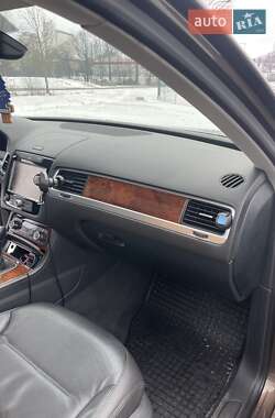 Внедорожник / Кроссовер Volkswagen Touareg 2013 в 