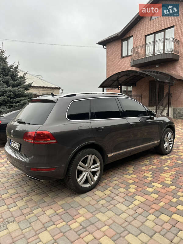 Внедорожник / Кроссовер Volkswagen Touareg 2010 в Днепре