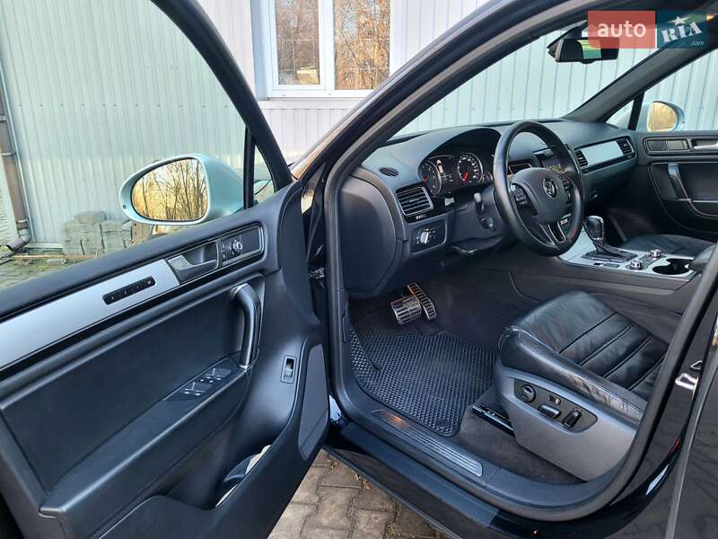 Внедорожник / Кроссовер Volkswagen Touareg 2013 в Хмельницком