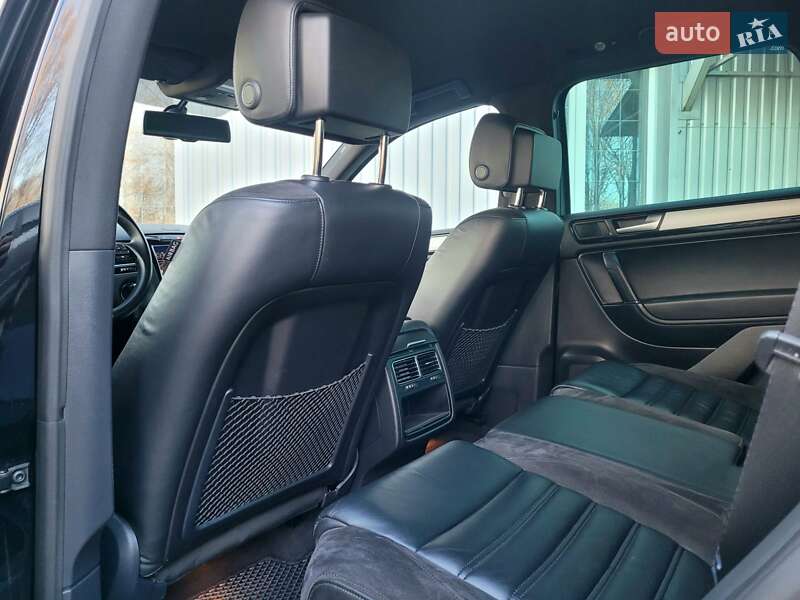 Внедорожник / Кроссовер Volkswagen Touareg 2013 в Хмельницком