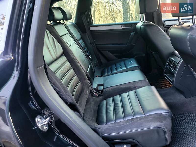 Внедорожник / Кроссовер Volkswagen Touareg 2013 в Хмельницком