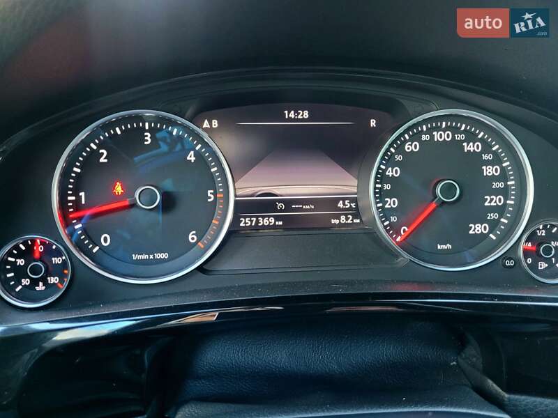 Внедорожник / Кроссовер Volkswagen Touareg 2013 в Хмельницком