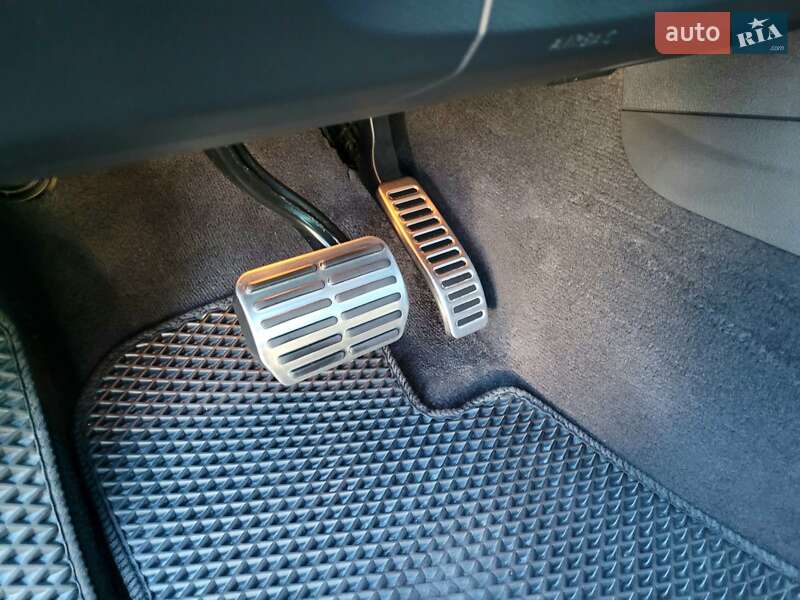 Внедорожник / Кроссовер Volkswagen Touareg 2013 в Хмельницком
