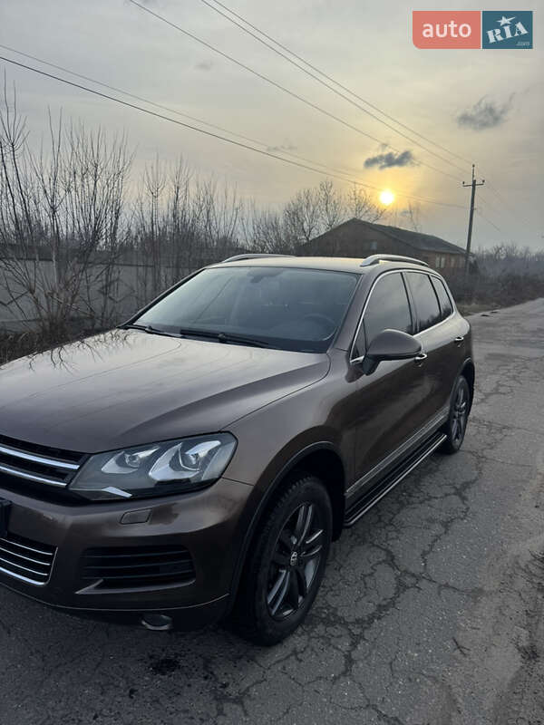 Внедорожник / Кроссовер Volkswagen Touareg 2012 в Змиеве