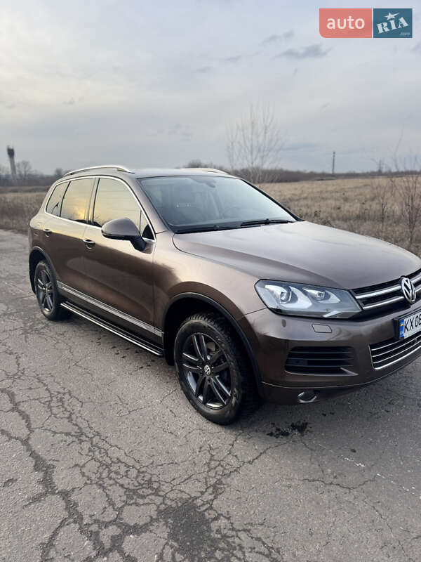 Внедорожник / Кроссовер Volkswagen Touareg 2012 в Змиеве