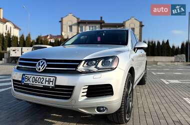 Позашляховик / Кросовер Volkswagen Touareg 2013 в Рівному