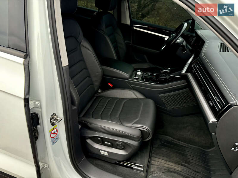 Позашляховик / Кросовер Volkswagen Touareg 2018 в Шепетівці