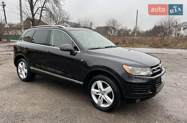 Внедорожник / Кроссовер Volkswagen Touareg 2011 в Киеве