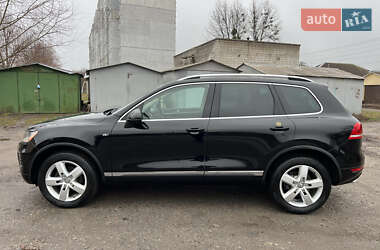 Внедорожник / Кроссовер Volkswagen Touareg 2011 в Киеве