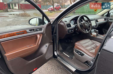 Внедорожник / Кроссовер Volkswagen Touareg 2011 в Киеве