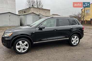 Внедорожник / Кроссовер Volkswagen Touareg 2011 в Киеве