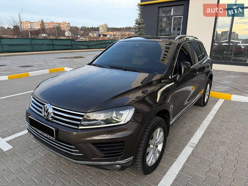 Позашляховик / Кросовер Volkswagen Touareg 2016 в Києві