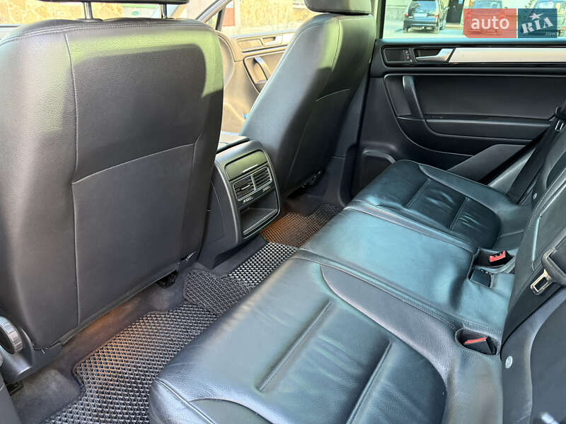 Внедорожник / Кроссовер Volkswagen Touareg 2010 в Тернополе