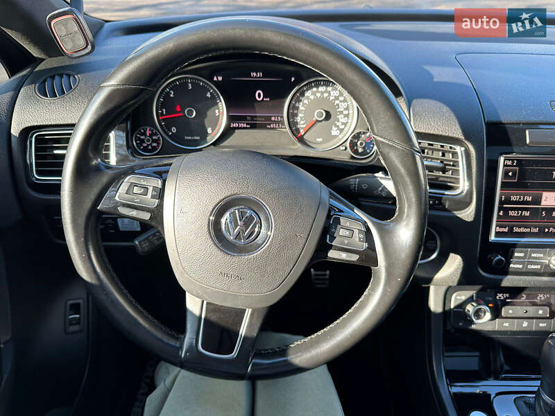 Внедорожник / Кроссовер Volkswagen Touareg 2014 в Житомире