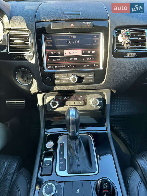 Внедорожник / Кроссовер Volkswagen Touareg 2014 в Житомире