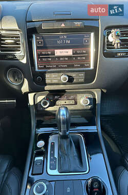 Внедорожник / Кроссовер Volkswagen Touareg 2014 в 