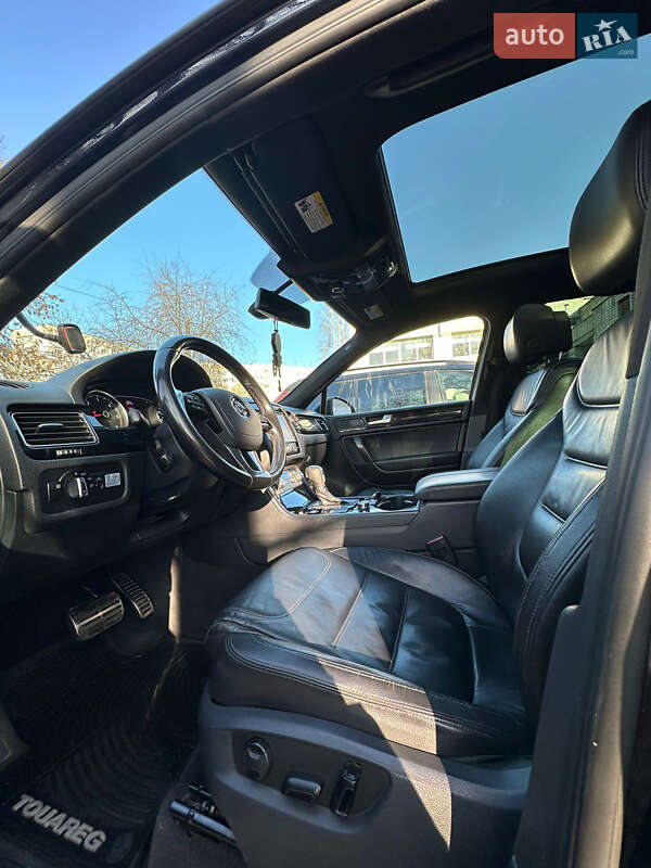 Внедорожник / Кроссовер Volkswagen Touareg 2014 в Житомире