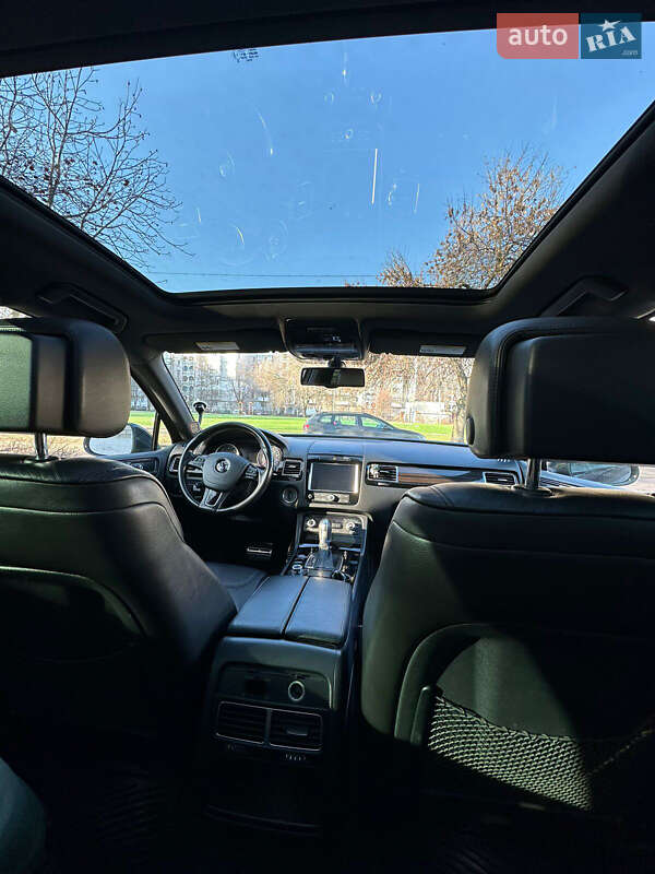 Внедорожник / Кроссовер Volkswagen Touareg 2014 в Житомире