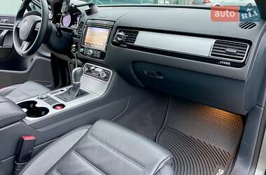 Внедорожник / Кроссовер Volkswagen Touareg 2016 в 