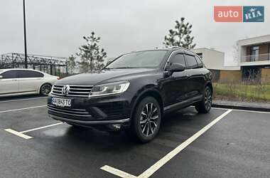 Позашляховик / Кросовер Volkswagen Touareg 2014 в Києві