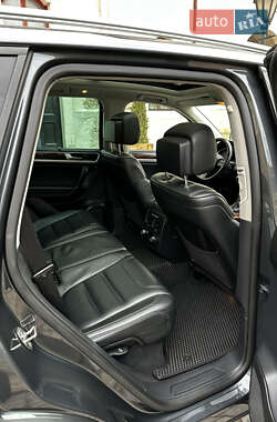 Позашляховик / Кросовер Volkswagen Touareg 2013 в 