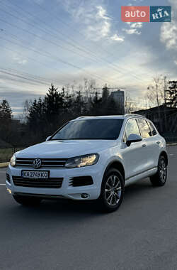 Внедорожник / Кроссовер Volkswagen Touareg 2012 в Киеве