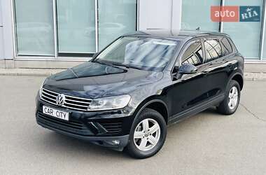 Внедорожник / Кроссовер Volkswagen Touareg 2015 в Киеве