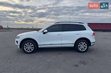 Внедорожник / Кроссовер Volkswagen Touareg 2015 в Радивилове