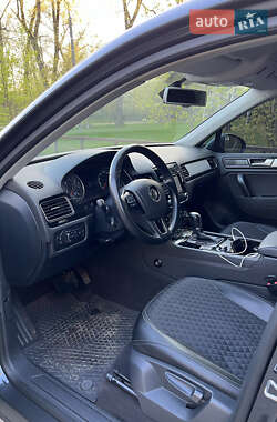 Внедорожник / Кроссовер Volkswagen Touareg 2012 в 